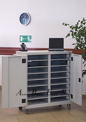 Szafa w�zek na  laptopy
